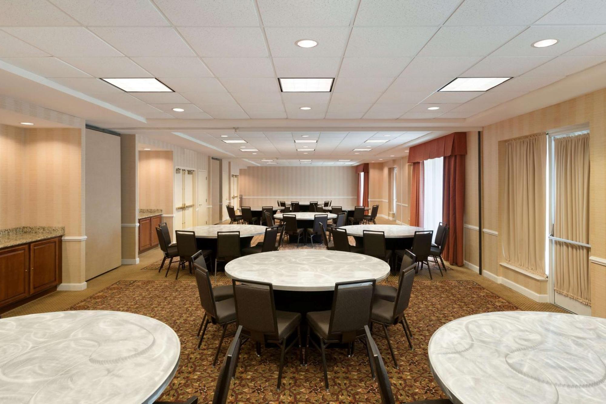 Hilton Garden Inn Oakbrook Terrace Dış mekan fotoğraf