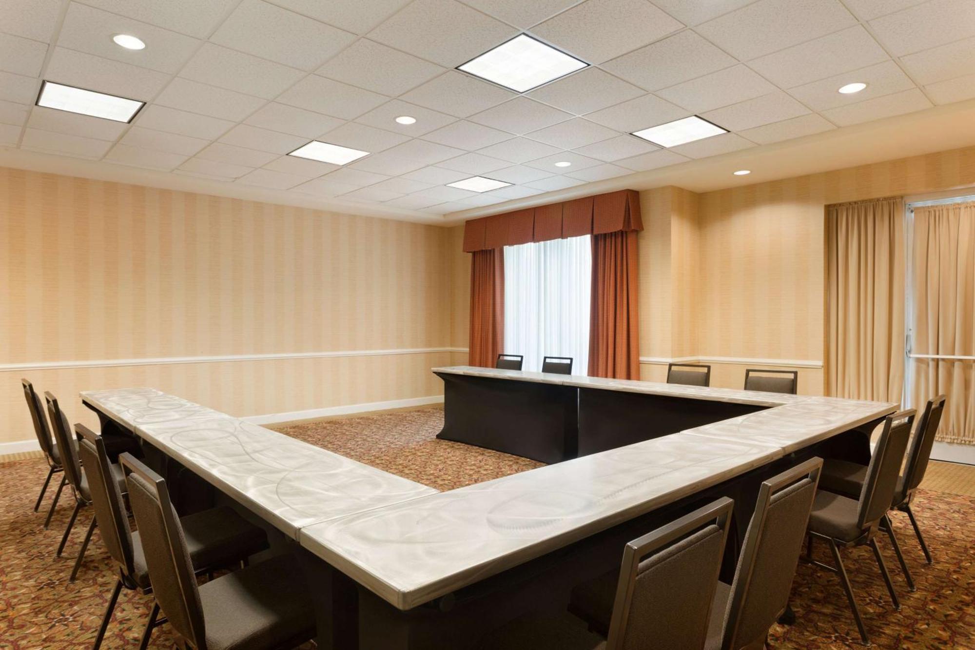 Hilton Garden Inn Oakbrook Terrace Dış mekan fotoğraf