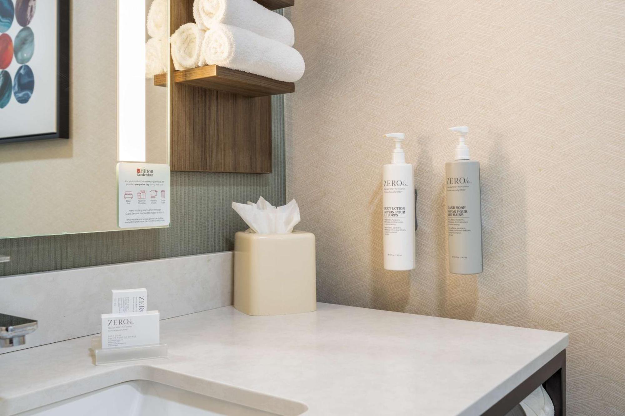 Hilton Garden Inn Oakbrook Terrace Dış mekan fotoğraf